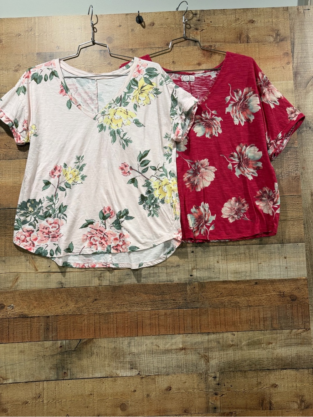 Casual Top Bundle by 24/7 Maurice’s Floral V-Neck Short Sleeve Tees Size XL